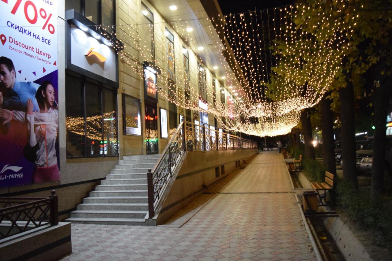 Yellow Apartment In The Center Of 비슈케크 외부 사진