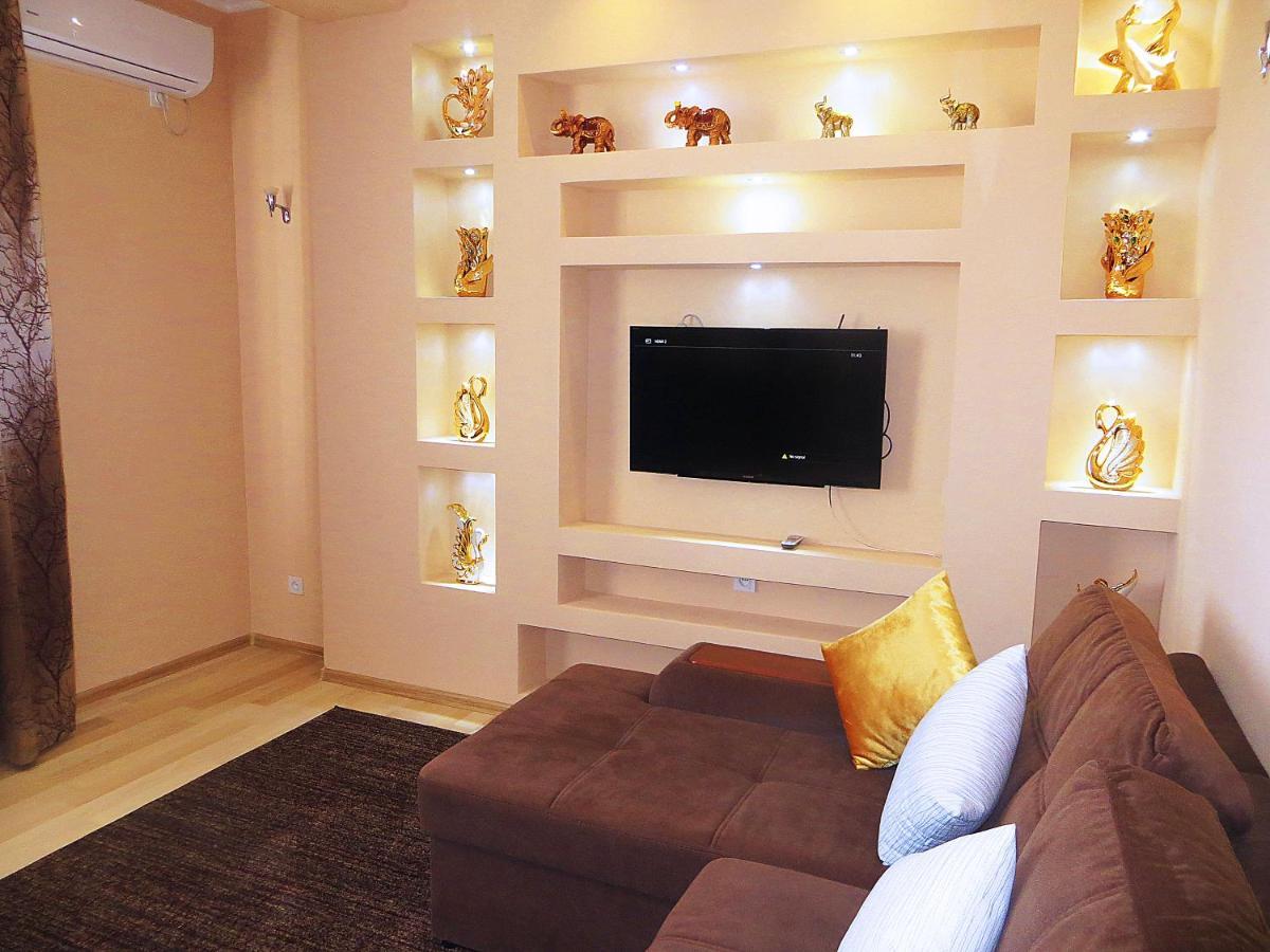 Yellow Apartment In The Center Of 비슈케크 외부 사진