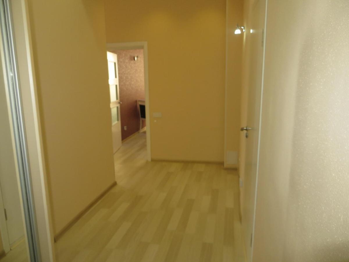 Yellow Apartment In The Center Of 비슈케크 외부 사진